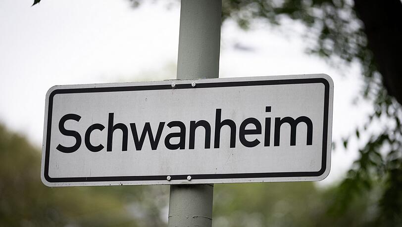 Schwanheim liegt in der Nähe des Flughafens. Schwanheim liegt in der Nähe des Flughafens.