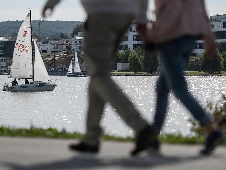 Auch für 45-Jährige gilt: Der Gang verrät, wie fit eine Person ist.