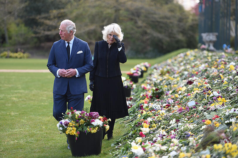 Prinz Charles und Camilla besuchen die Gärten von Marlborough House.