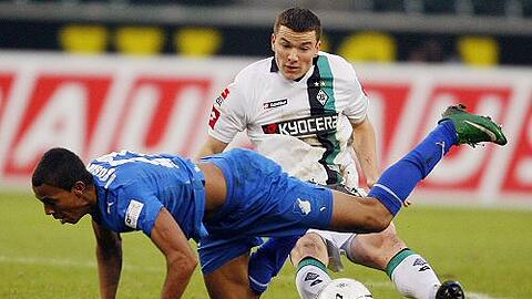 Harter Kampf zwischen Borussia Mönchengladbach und TSG 1899 Hoffenheim