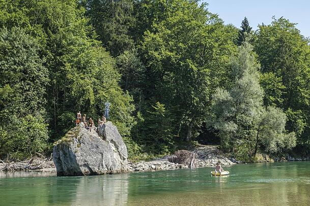 Der Georgenstein in der Isar. Der Georgenstein in der Isar.
