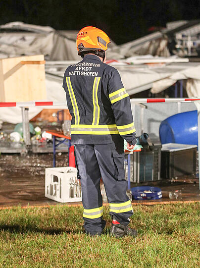 Das schwere Unwetter forderte bei einem Österreichischen Feuerwehr-Fest zwei Todesopfer. Die Bilder vom Unglücksort.