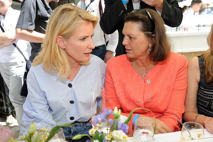 Maria Furtwängler (l.) und Ilse Aigner.