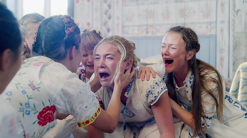 Florence Pugh (Mitte) lässt sich auf ein tödliches Abenteuer in Skandinavien ein
