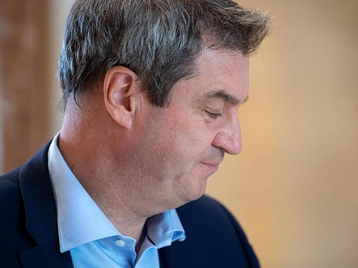 Markus Söder (CSU) senkt den Kopf. Foto: Sven Hoppe/dpa-Pool/dpa/Archivbild