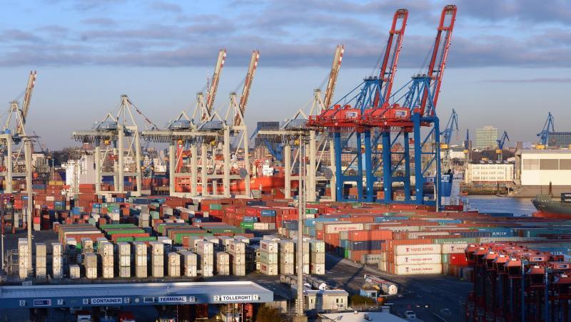 Der Hamburger Hafenumschlag stagniert seit Jahren und der einstmals zweitgrößte Hafen Europas ist schon lange auf Rang drei zurückgefallen. Der Hamburger Hafenumschlag stagniert seit Jahren und der einstmals zweitgrößte Hafen Europas ist schon lange auf Rang drei zurückgefallen.