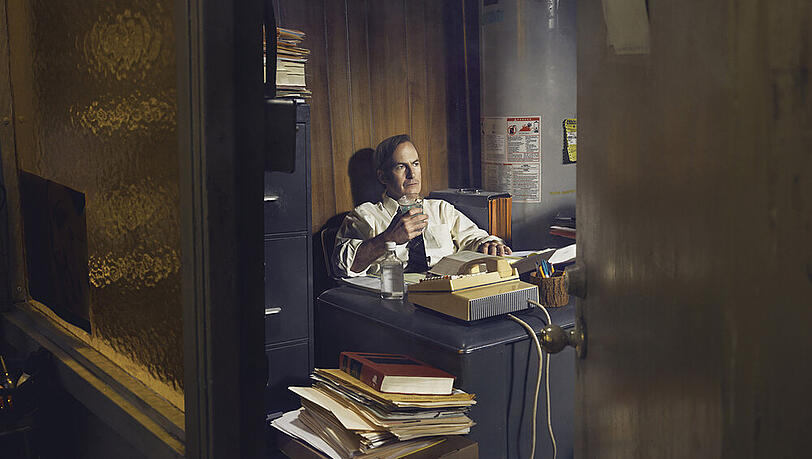 Personifiziertes Mittelmaß: Jimmy McGill in seinem Abstellkammer-Büro Personifiziertes Mittelmaß: Jimmy McGill in seinem Abstellkammer-Büro