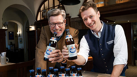 Georg VI. Schneider und sein Sohn.