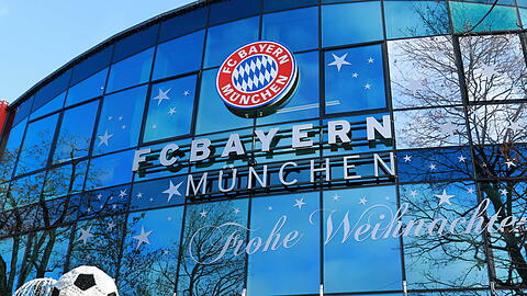 Auch die Geschäftsstelle des FC Bayern ist an Weihnachten natürlich festlich geschmückt.