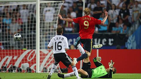 2008 (oben), 2010 und 2020: Zwei folgenschwere (EM- und WM-Aus) und eine heftige Niederlage gegen Spanien stehen in diesen Jahren in den DFB-Geschichtsbüchern.
