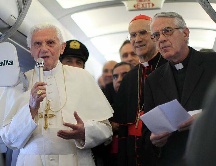 Papst Benedikt XVI. ist zu seinem ersten offiziellen Staatsbesuch in Deutschland eingetroffen.