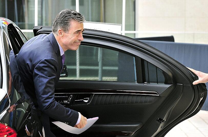 Nato-Generalsekretär Anders Fogh Rasmussen: "Mehr Flugzeuge in der Luft, mehr Schiffe im Wasser
eine erhöhte Bereitschaft auf dem Land."