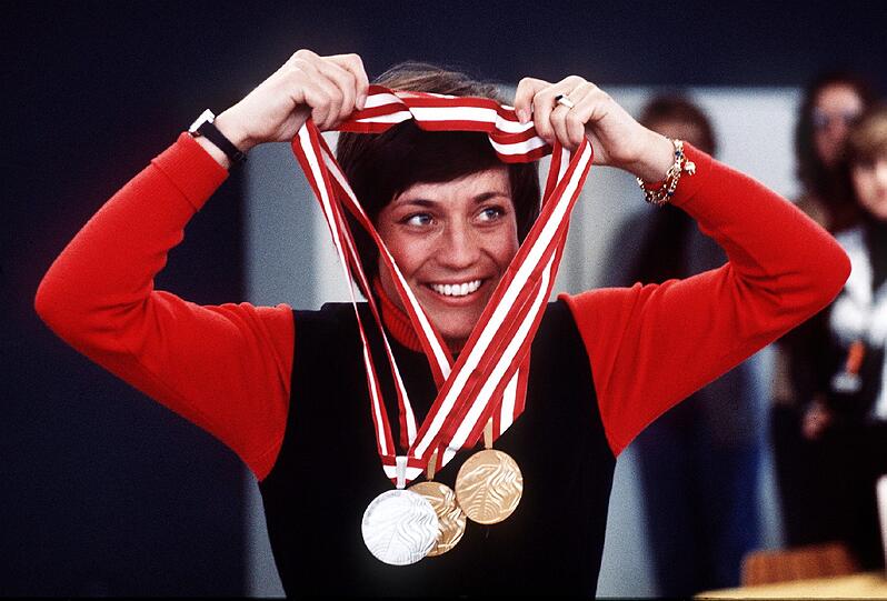 Die erste Medaille zu feiern "war schwierig", sagt Mittermaier: "Schließlich hatte ich ja noch zwei Rennen: Slalom und Riesenslalom."