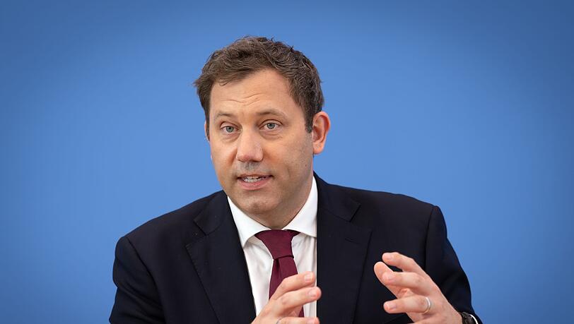 Der Finanzminister will Investitionen hochfahren - und kündigt schon neue Sparzwänge an.