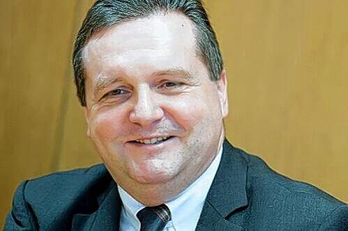 Sein Vorbild ist Franz Josef Strauß: Rein äußerlich gibt es jedenfalls eine gewisse Ähnlichkeit  - Stefan Mappus, der neue Ministerpräsident von Baden-Württemberg.