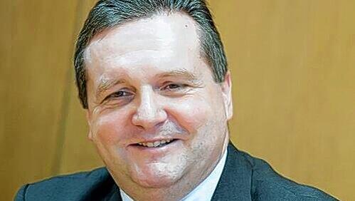 Sein Vorbild ist Franz Josef Strauß: Rein äußerlich gibt es jedenfalls eine gewisse Ähnlichkeit - Stefan Mappus, der neue Ministerpräsident von Baden-Württemberg. Sein Vorbild ist Franz Josef Strauß: Rein äußerlich gibt es jedenfalls eine gewisse Ähnlichkeit - Stefan Mappus, der neue Ministerpräsident von Baden-Württemberg.