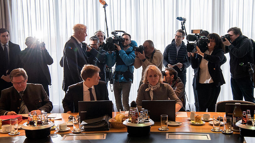 Das Medieninteresse beim letzten Ministerrat mit Horst Seehofer ist riesig.