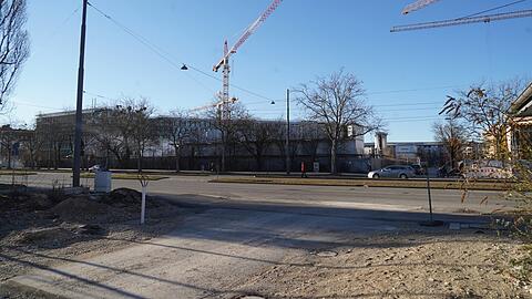 Hier an der Schwere-Reiter-Straße fehlt eine Überquerung.
