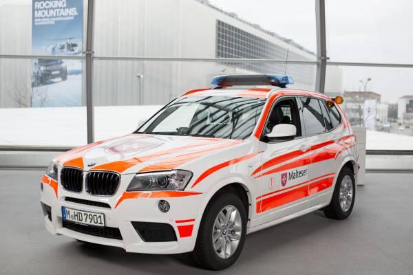 Der BMW X3, das neue &bdquo;Blutauto&ldquo; für die Malteser.