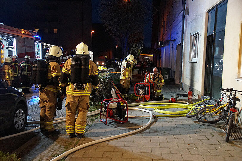 Die Bilder vom dramatischen Feuerwehreinsatz in Neutraubling.