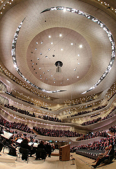 Spektakuläre Bilder: Mit einem großen Festakt wurde das "Jahrhundertbauwerk" Elbphilharmonie eröffnet.