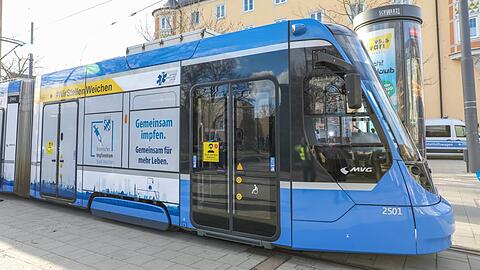 Die Impftram am Montag am Wettersteinplatz in München.