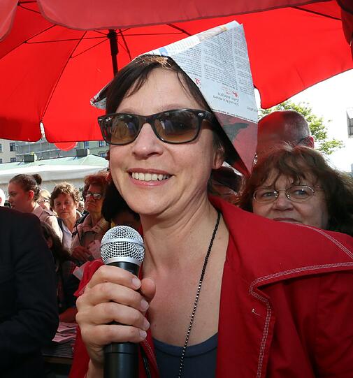 Schauspielerin Jule Ronstedt trägt die AZ nicht nur im Herzen.