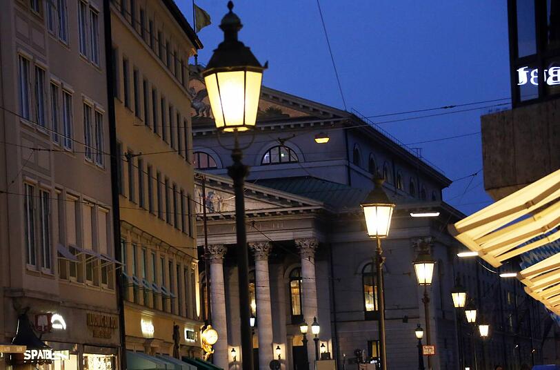 Wie werden Münchens Straßen künftig beleuchtet? Darüber gibt es jetzt Streit.