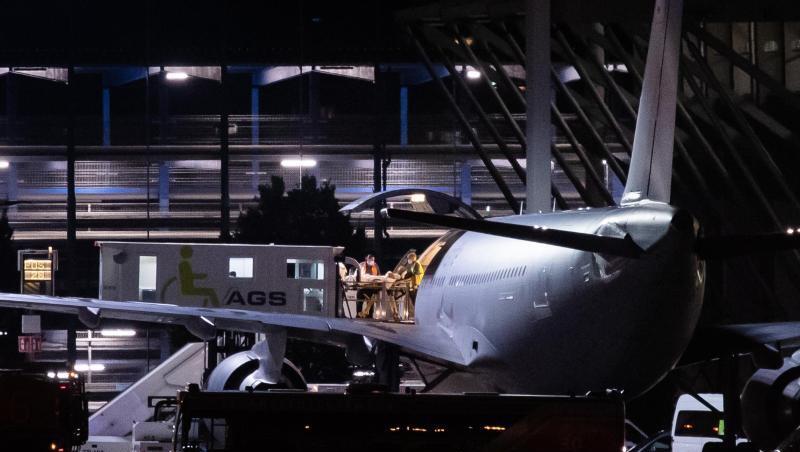 Der zweite Flieger mit verletzten Soldaten ist in der Nacht am Stuttgarter Flughafen angekommen. Der zweite Flieger mit verletzten Soldaten ist in der Nacht am Stuttgarter Flughafen angekommen.