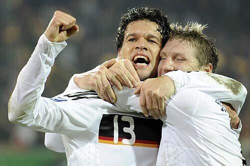 Michael Ballack (l.) mit Bastian Schweinsteiger