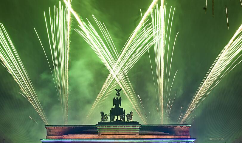 In Berlin feierten Tausende in das neue Jahr hinein.