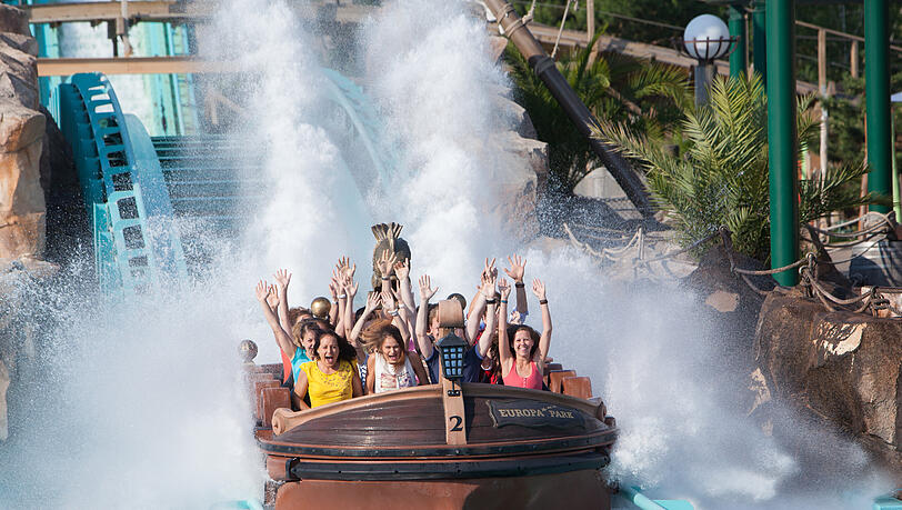 In der "Atlantica Super Splash" erwartet die Fahrgäste eine abenteuerliche Reise durch die Untiefen des Atlantiks gefolgt von einer herrlichen Abkühlung. In der "Atlantica Super Splash" erwartet die Fahrgäste eine abenteuerliche Reise durch die Untiefen des Atlantiks gefolgt von einer herrlichen Abkühlung.