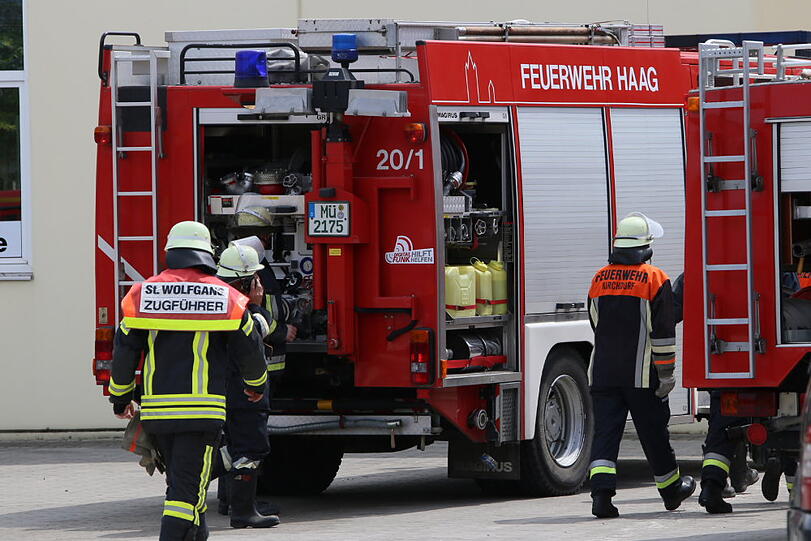 Bei einem Schreinereibetrieb geriet ein Holzspänesilo in Brand. Die Feuerwahr war mit Löschfahrzeugen vor Ort.
