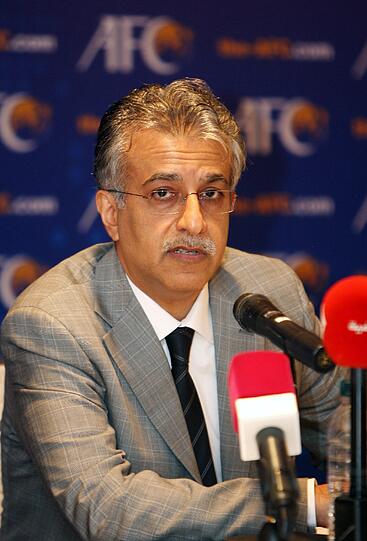 Scheich Salman bin Ibrahim Al Khalifa (50/Bahrain): Reichte seine Kandidatur erst kurz vor dem Ende der Bewerbungsfrist (26. Oktober) ein und ist derzeit Favorit auf die Blatter-Nachfolge.