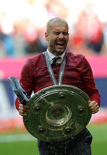 Seine erste Meisterschaft mit den Bayern: So ausgelassen feiert Pep. Die Bilder!