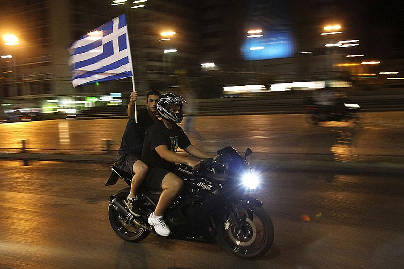 Co-Gastgeber Polen ist aus der EM ausgeschieden, Griechenland steht überraschend im Viertelfinale. Tränen bei den polnischen Fans und Jubel bei den Hellas-Anhängern. Die Bilder.