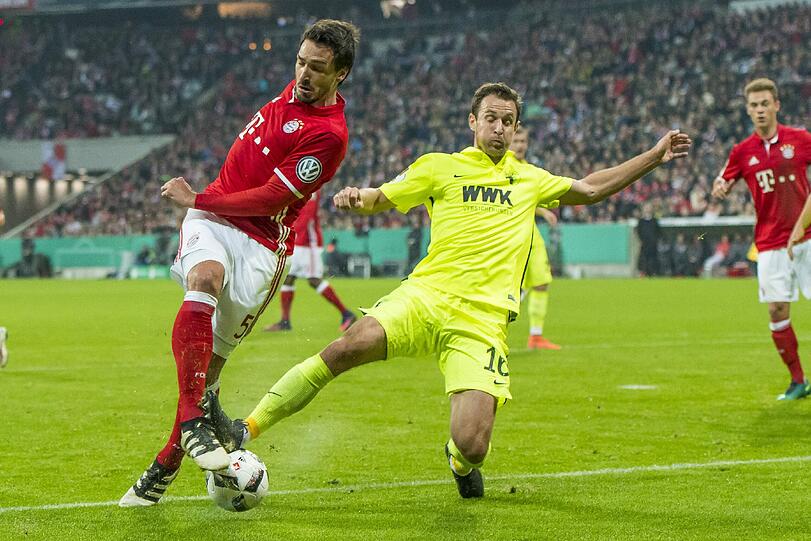 MATS HUMMELS NOTE 3
Komplettierte die Weltmeisterabwehr der Bayern. Sorgte bei Ecken immer wieder für Gefahr. Bekam einen fragwürdigen Elfer gegen sich gepfiffen, den Neuer aber hielt. Solide.