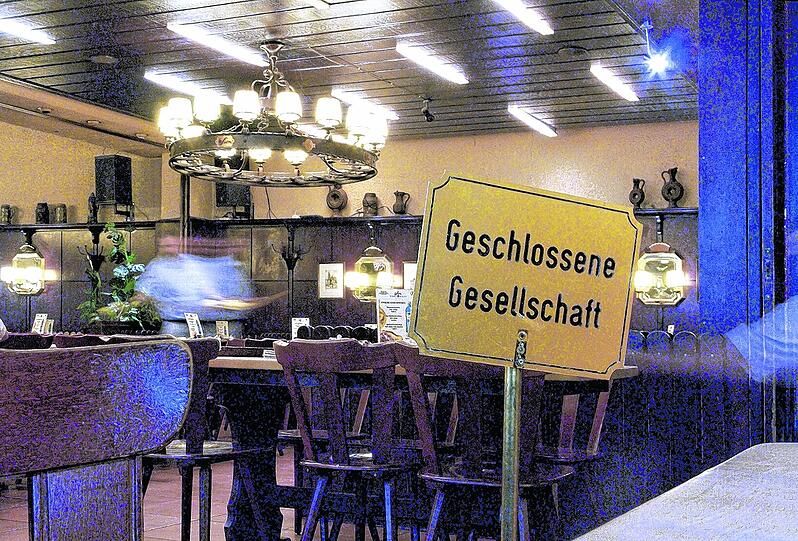 Geschlossene Gesellschaft? Die Rechten, warnen Experten, "tarnen sich, indem sie Privatnamen angeben oder eine Veranstaltung als Geburtstagsfeier ausgeben".