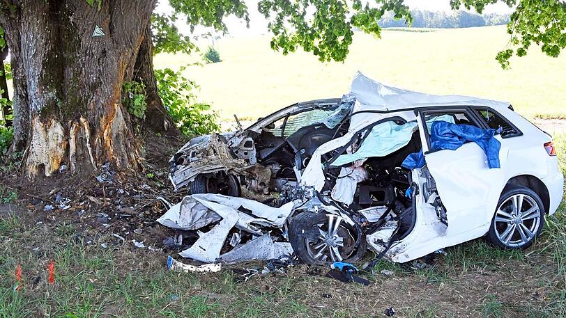 In diesem Wrack fand ein 20-Jähriger den Tod.