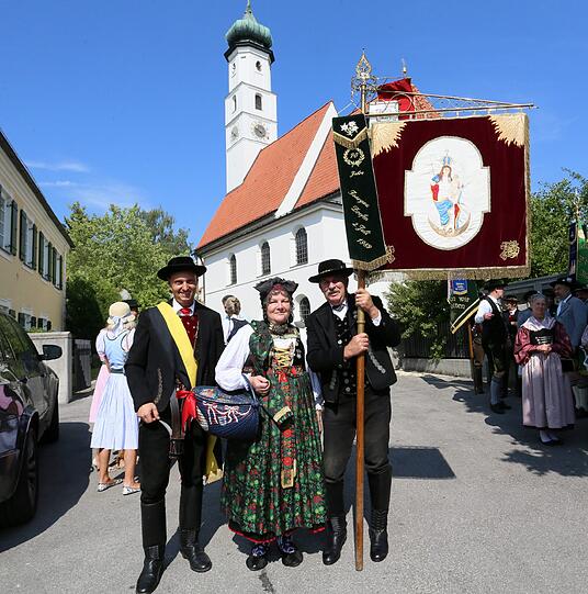 Filser-Fahnenweihe in der Heilig-Kreuz-Kirche in Forstenried. Die Bilder.