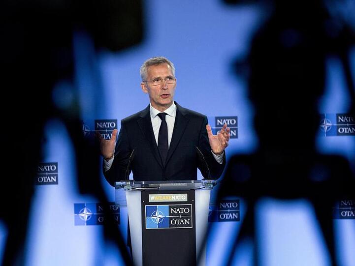 Generalsekretär Jens Stoltenberg spricht auf dem Nato-Russland-Treffen in Brüssel.