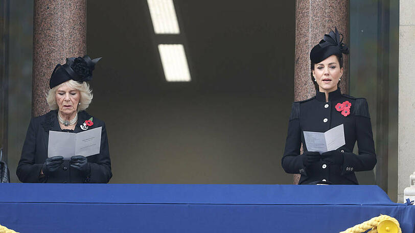 Herzogin Kate (r.) mit Herzogin Camilla beim Remembrance Sunday Gottesdienst in London