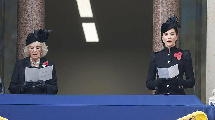 Herzogin Kate (r.) mit Herzogin Camilla beim Remembrance Sunday Gottesdienst in London