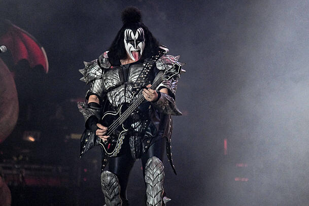 Das Markenzeichen von KISS: die lange Zunge von Gene Simmons. Das Markenzeichen von KISS: die lange Zunge von Gene Simmons.