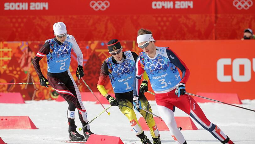Mario Stecher (L-R) aus Österreich, Fabian Riessle aus Deutschland and Joergen Graabak aus Norwegen kämpfen um die Medaillen bei der Nordischen Kombination. Mario Stecher (L-R) aus Österreich, Fabian Riessle aus Deutschland and Joergen Graabak aus Norwegen kämpfen um die Medaillen bei der Nordischen Kombination.