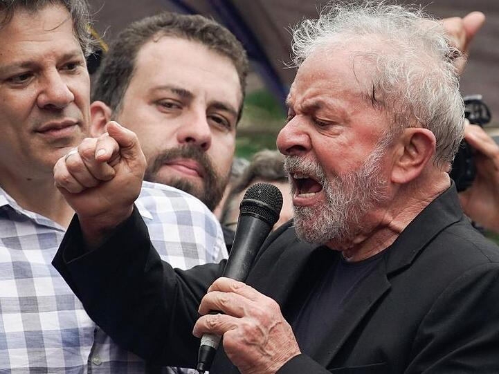 Angriffslustig: Brasiliens Ex-Präsident Luiz Inácio Lula da Silva bei einer Kundgebung am Hauptsitz der Metallarbeiter-Gewerkschaft.