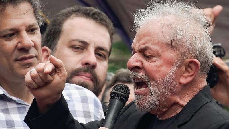 Angriffslustig: Brasiliens Ex-Präsident Luiz Inácio Lula da Silva bei einer Kundgebung am Hauptsitz der Metallarbeiter-Gewerkschaft. Angriffslustig: Brasiliens Ex-Präsident Luiz Inácio Lula da Silva bei einer Kundgebung am Hauptsitz der Metallarbeiter-Gewerkschaft.
