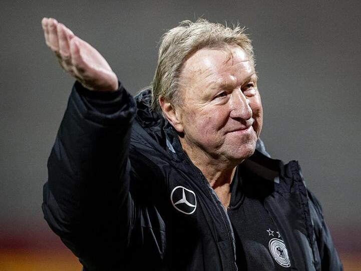 Lobt die Mentalität der Nationalspielerinnen: Horst Hrubesch.