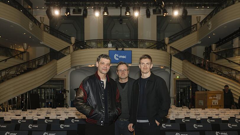 Von links: Carlo Ljubek (Rolle: Nikola Buvak), Ferdinand Hofer (Rolle: Kalli Hammermann) und Regisseur Lancelot von Naso und bei den Dreharbeiten w&auml;hrend der M&uuml;nchner Sicherheitskonferrenz.