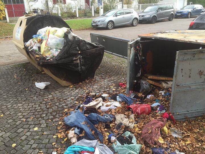 Geschmolzene Müllcontainer gibt's in letzter Zeit öfter im Viertel.
